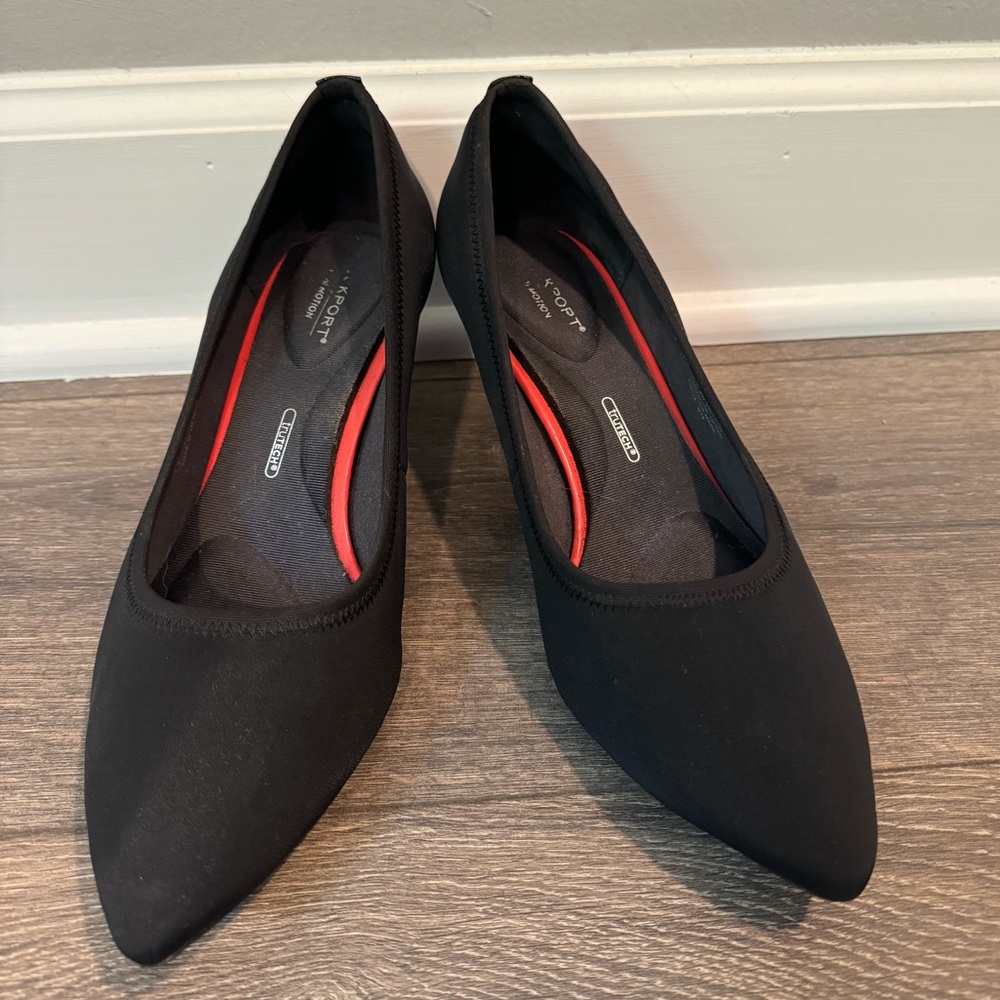 Used women’s Rockport heels